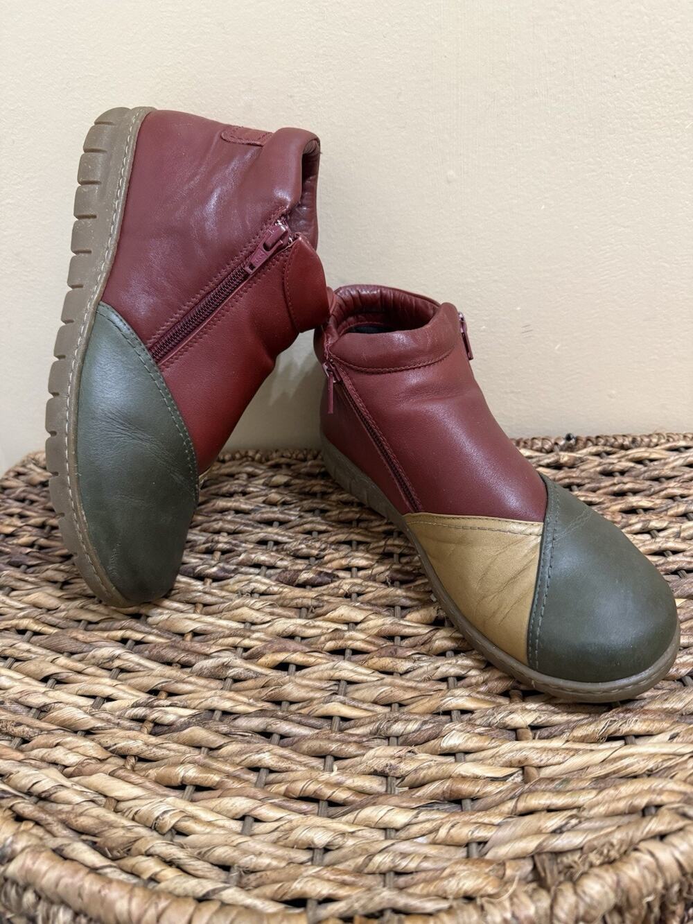 Munro red green yellow leather boots 8.5 prepy city bohemia